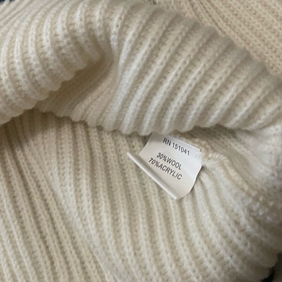 NEW Few Moda New York Knit Turtleneck sweater - Picture 3 of 3